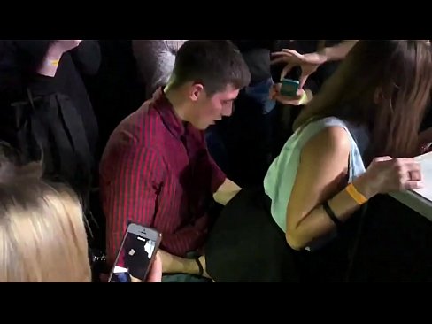 ❤️ Bonde chairo muRussian nightclub. Musikana weRussia ane makore 18 ari mu anus uye bonde akanyura munightclub pane zvinonyadzisira sn.porno-filmy.ru ❌❤