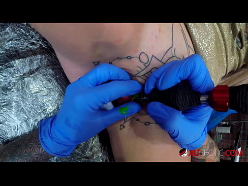 ❤️ Musikana ane nyora zvakanyanya Sully Savage akawana tattoo pa clitoris yake pane zvinonyadzisira sn.porno-filmy.ru ❌❤